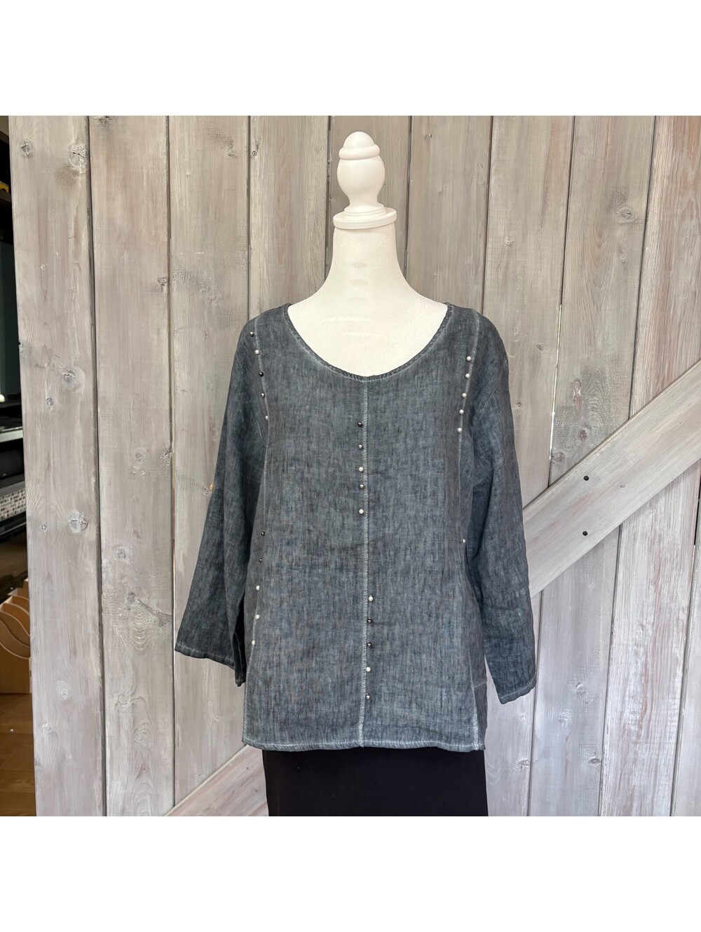 100% linen women top-Femme Fatale-Italy-Medium-pearls details-roll up sleeves